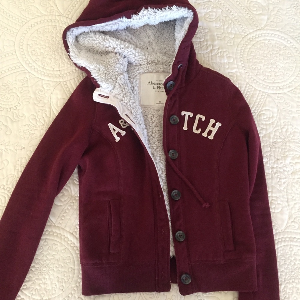 Burgundy sweater - Picture 1 of 3